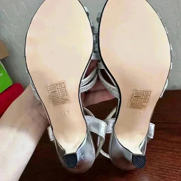 Benjamin Walks Touch Ups Women's Amara Heeled Sandal Silver Size 6.5 New - Picture 11 of 11